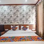 Fabhotel Deepak Palace
