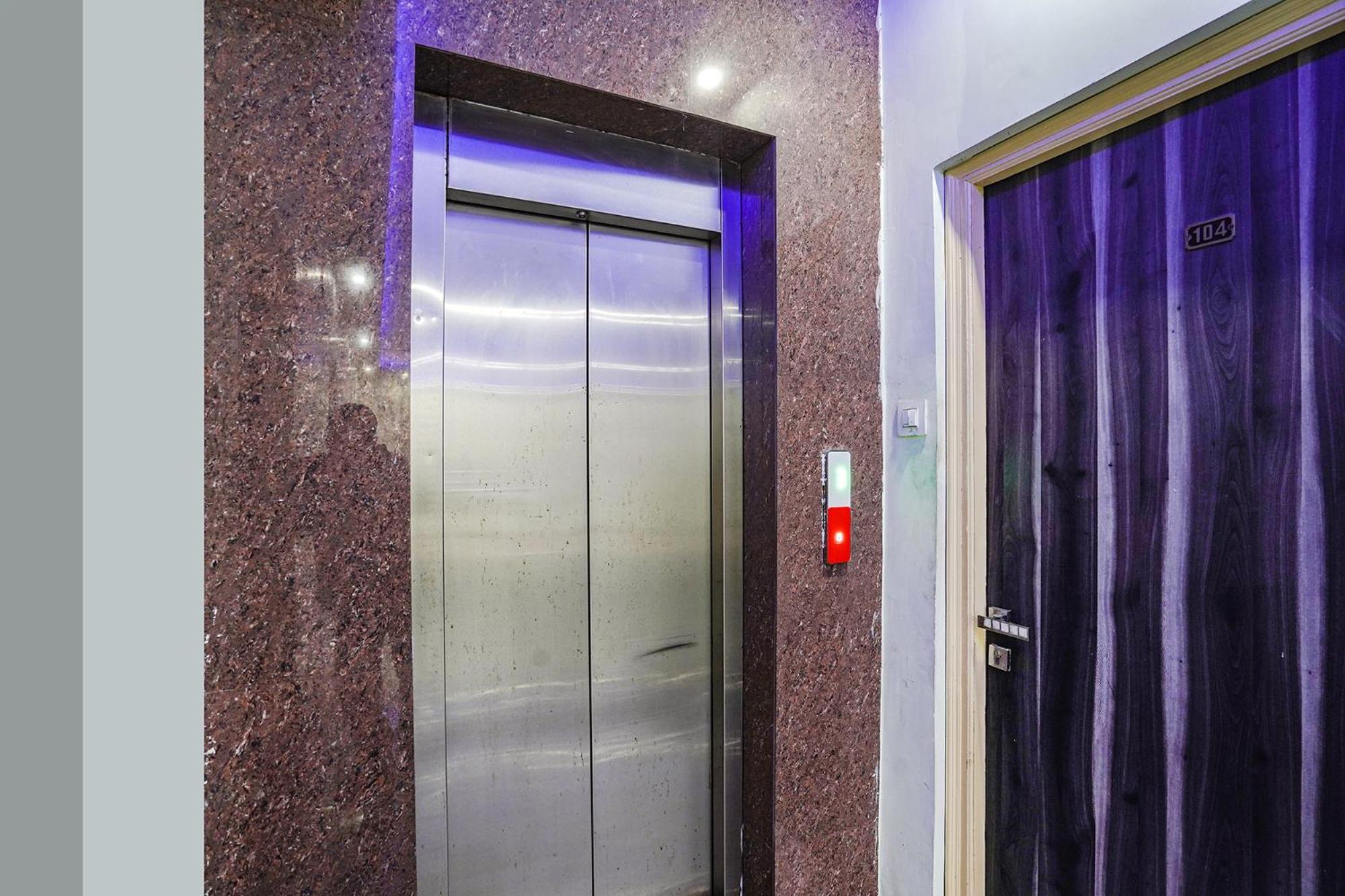 Fabhotel Deepak Palace Hotel