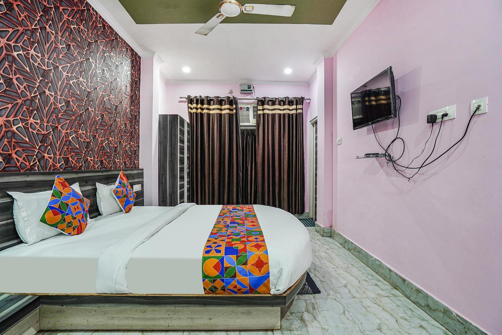 Hotel Fabhotel Deepak Palace