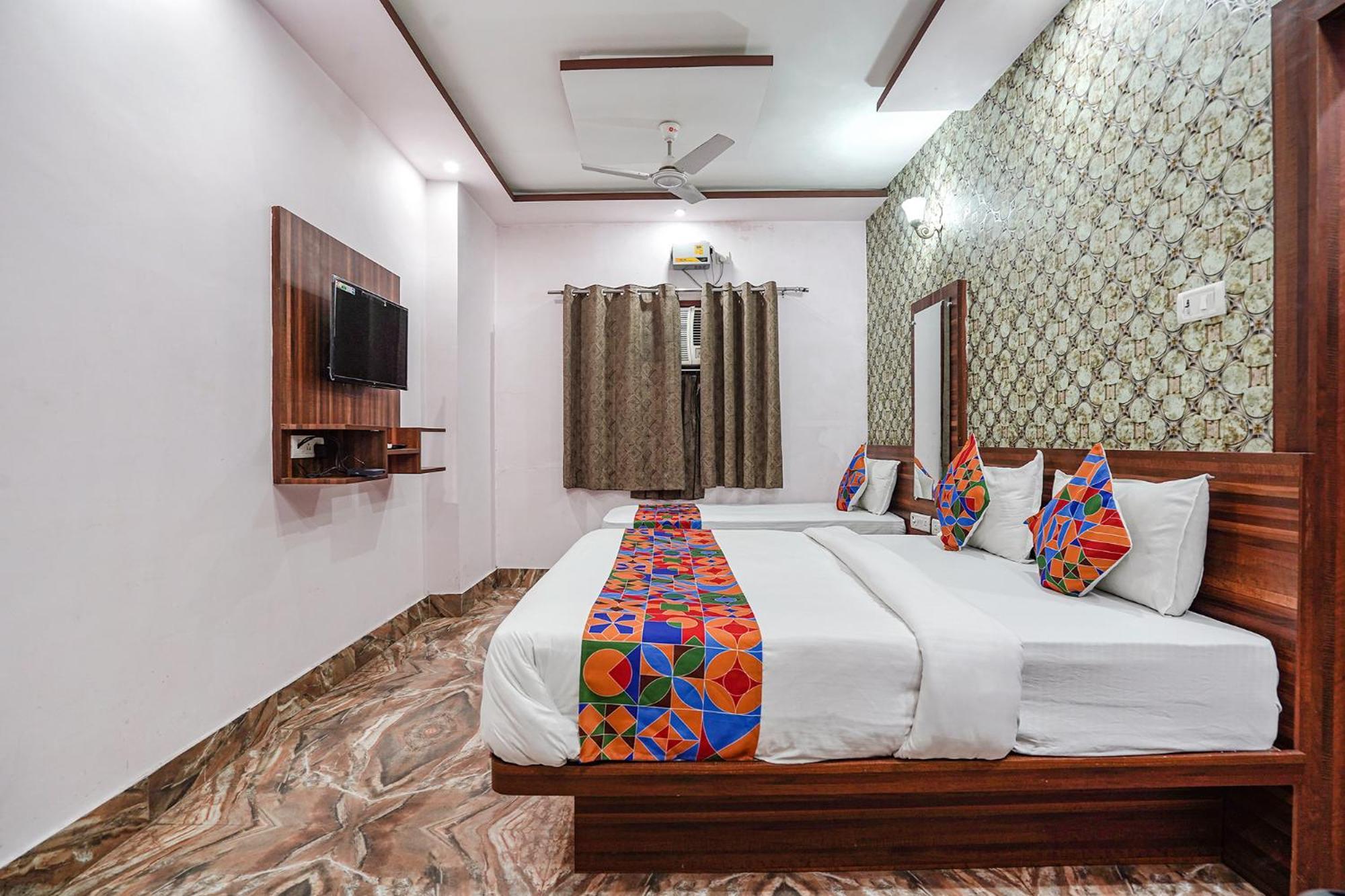 Hotel Fabhotel Deepak Palace