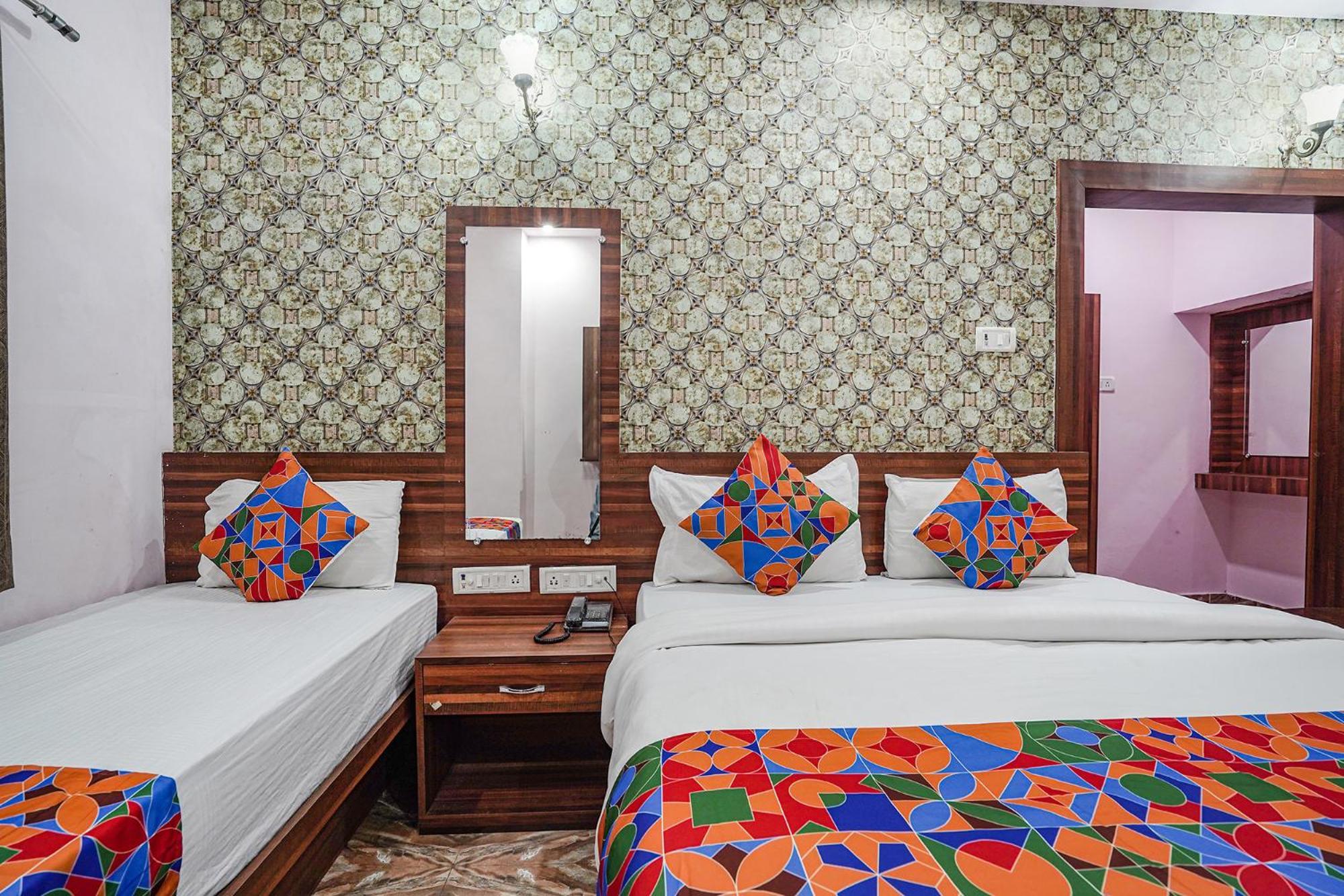 Hotel Fabhotel Deepak Palace 3*