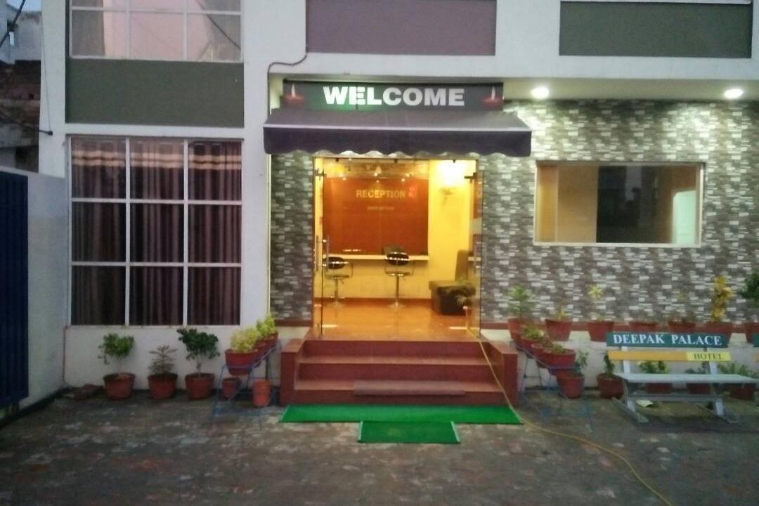 Fabhotel Deepak Palace 3* Varanasi